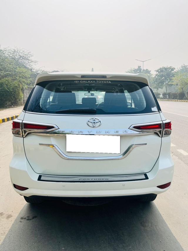 Second-hand 2018 Toyota Fortuner 2.8 2WD AT BSIV for sale in New Delhi-2