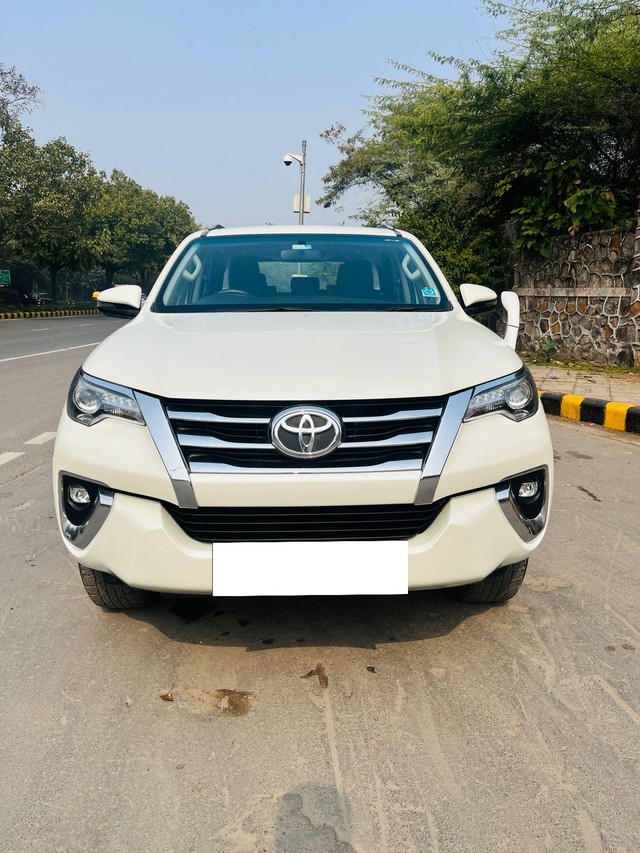 Second-hand 2018 Toyota Fortuner 2.8 2WD AT BSIV for sale in New Delhi-5