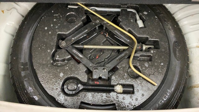 Second-hand 2020 Mahindra XUV300 W6 BSIV for sale in Ahmedabad-27