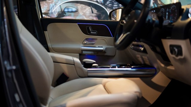 Second-hand 2024 Mercedes-Benz GLA 200 for sale in New Delhi-7