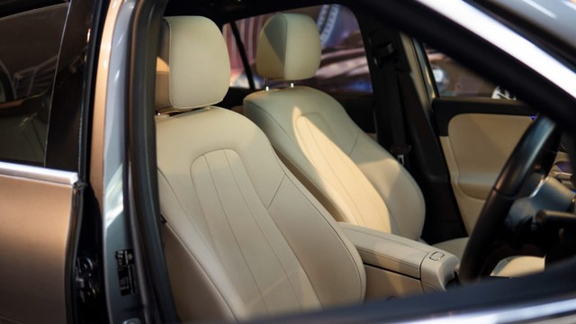 Second-hand 2024 Mercedes-Benz GLA 200 for sale in New Delhi-14