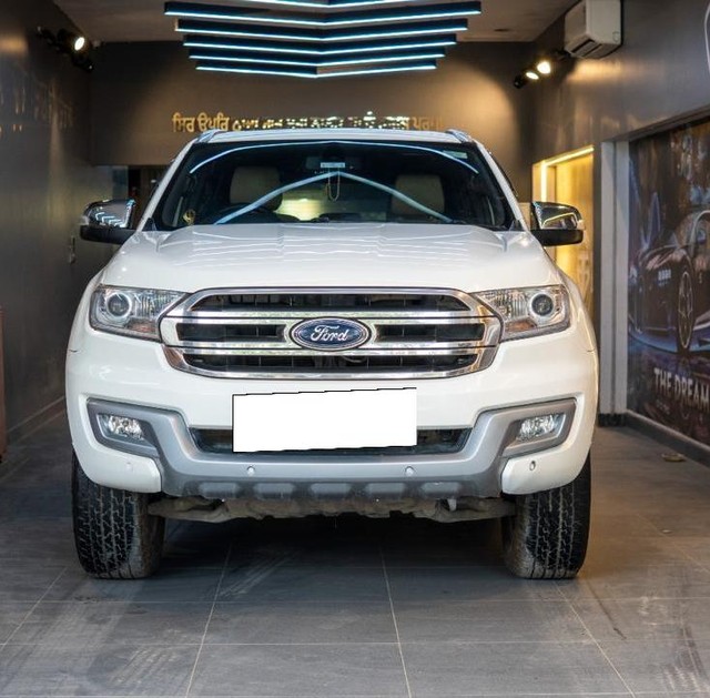 Second-hand 2017 Ford Endeavour 3.2 Titanium AT 4X4 for sale in New Delhi-2