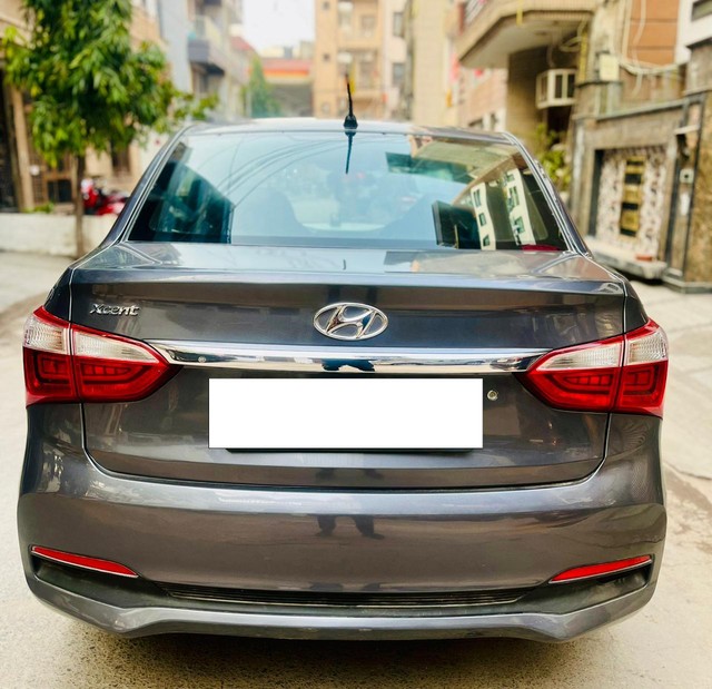 Second-hand 2017 Hyundai Xcent 1.2 VTVT E Plus for sale in New Delhi-2