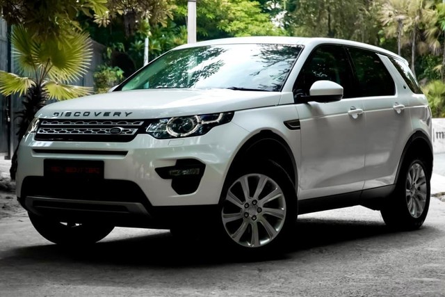 Second-hand 2017 Land Rover Discovery Sport Si4 HSE for sale in New Delhi-3