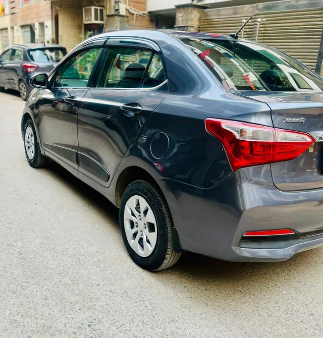 Second-hand 2017 Hyundai Xcent 1.2 VTVT E Plus for sale in New Delhi-3
