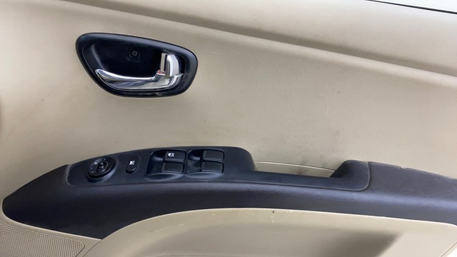 Second-hand 2012 Hyundai i10 Magna for sale in Navi Mumbai-17