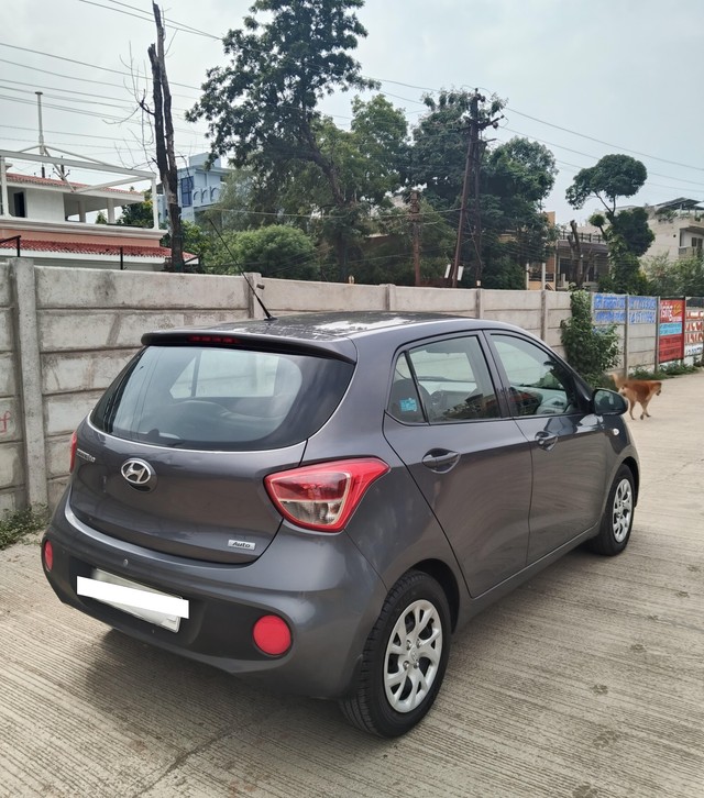 Second-hand 2017 Hyundai Grand i10 Magna for sale in Indore-2