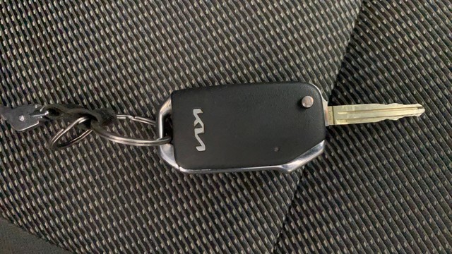 Second-hand 2023 Kia Seltos HTE Diesel iMT for sale in Lucknow-21