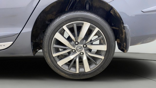 Second-hand 2022 Honda City ZX CVT for sale in Chennai-27