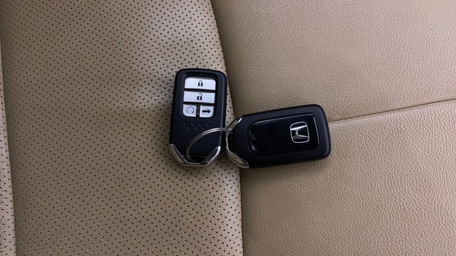 Second-hand 2022 Honda City ZX CVT for sale in Chennai-21