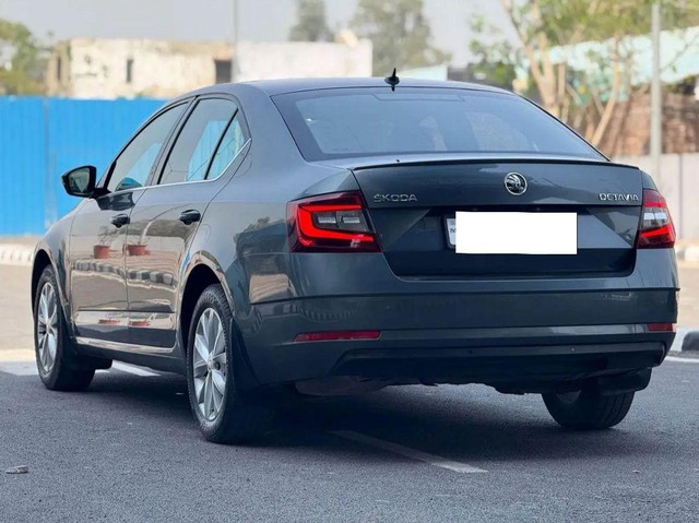 Second-hand 2018 Skoda Octavia 1.8 TSI AT L K for sale in Bhiwadi-8