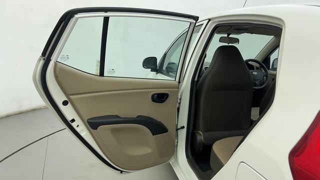 Second-hand 2014 Hyundai i10 Magna 1.1 for sale in Ahmedabad-35