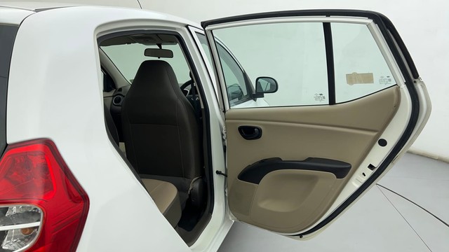 Second-hand 2014 Hyundai i10 Magna 1.1 for sale in Ahmedabad-23