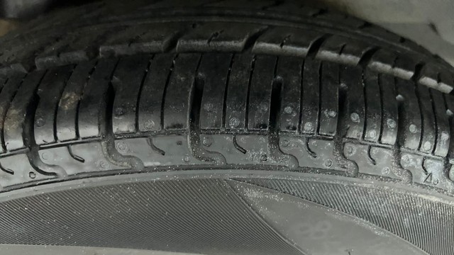 Second-hand 2014 Hyundai i10 Magna 1.1 for sale in Ahmedabad-37