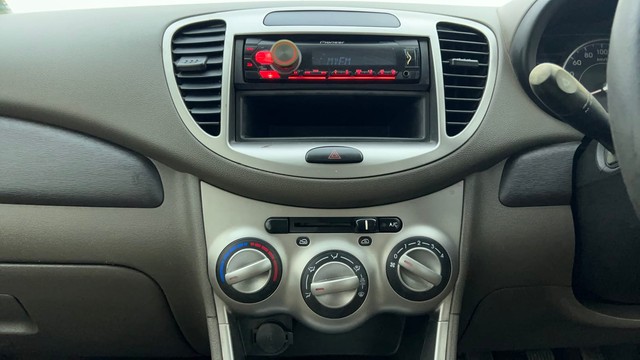 Second-hand 2014 Hyundai i10 Magna 1.1 for sale in Ahmedabad-38