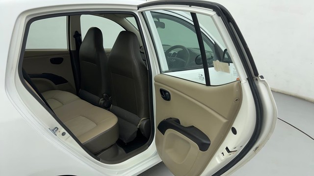 Second-hand 2014 Hyundai i10 Magna 1.1 for sale in Ahmedabad-33