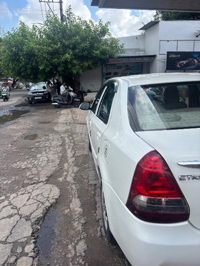 Second-hand 2015 Toyota Etios GD for sale in Vijayawada-10