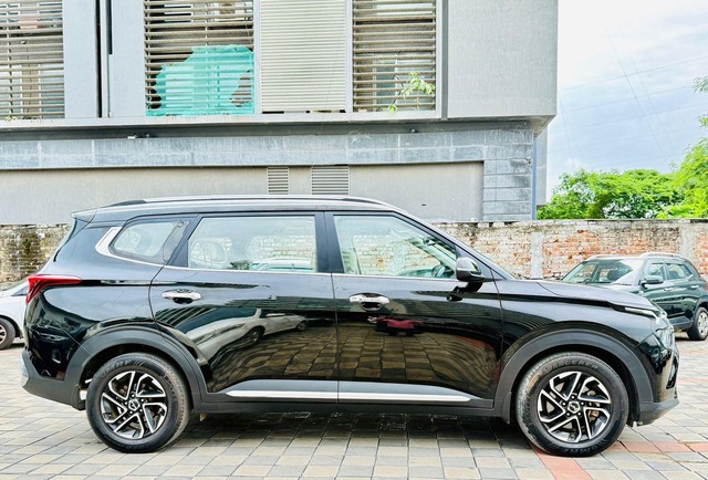 Second-hand 2022 Kia Carens Luxury Plus Diesel AT 6 STR BSVI for sale in Surat-1