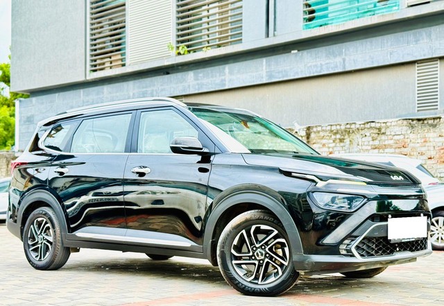 Second-hand 2022 Kia Carens Luxury Plus Diesel AT 6 STR BSVI for sale in Surat-5