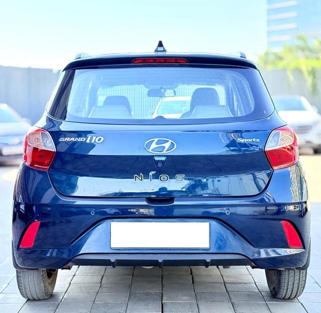 Second-hand 2020 Hyundai Grand i10 Nios AMT Sportz for sale in Surat-1
