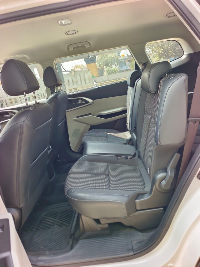 Second-hand 2023 Kia Carens Prestige Plus DCT BSVI for sale in Bangalore-13