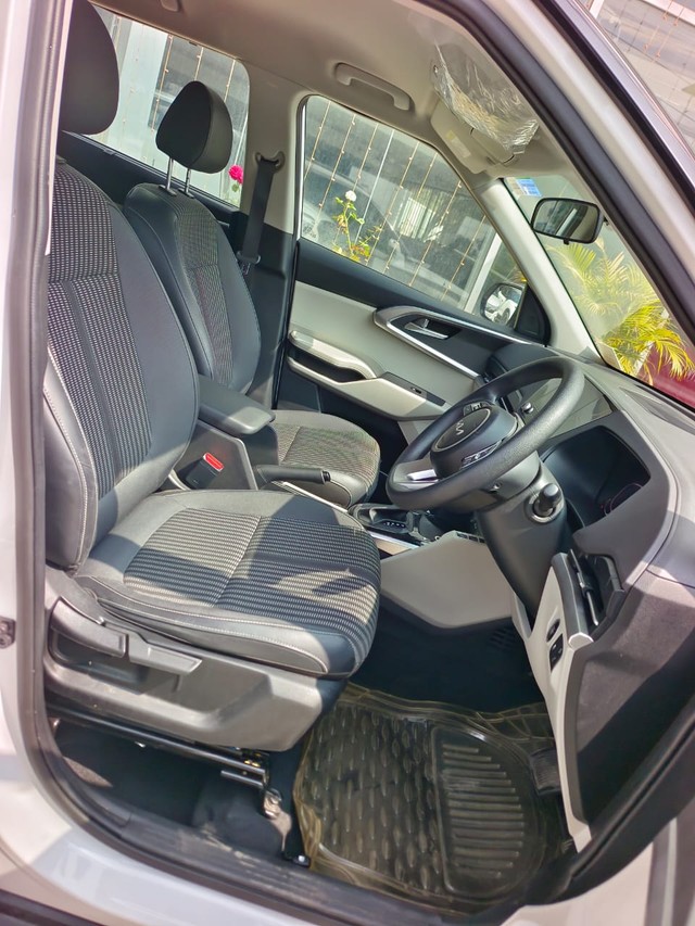 Second-hand 2023 Kia Carens Prestige Plus DCT BSVI for sale in Bangalore-16