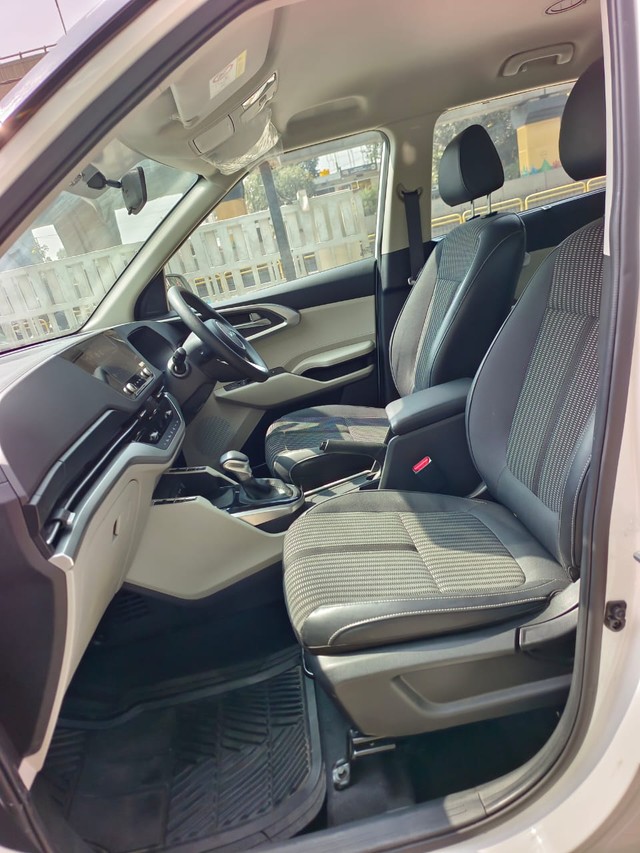 Second-hand 2023 Kia Carens Prestige Plus DCT BSVI for sale in Bangalore-12