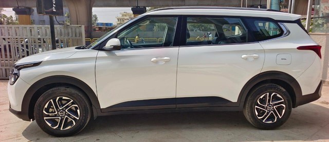 Second-hand 2023 Kia Carens Prestige Plus DCT BSVI for sale in Bangalore-3