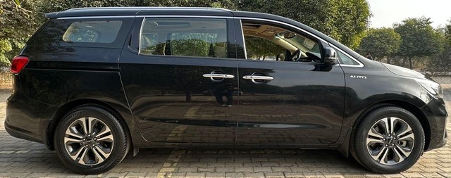 Second-hand 2021 Kia Carnival Limousine Plus for sale in New Delhi-10