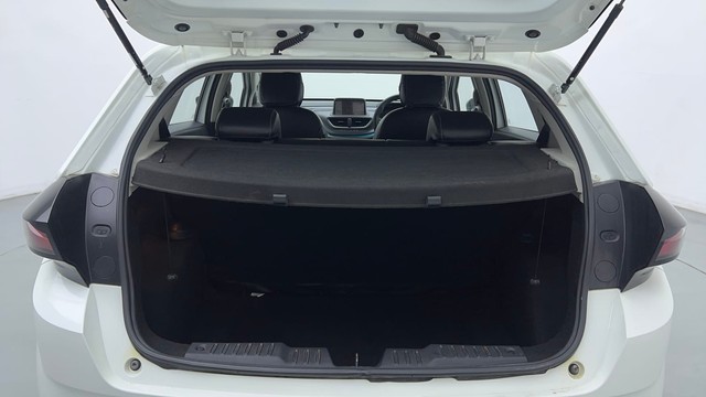 Second-hand 2023 Tata Altroz XZ for sale in Gurgaon-9