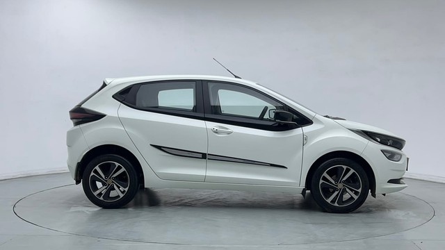 Second-hand 2023 Tata Altroz XZ for sale in Gurgaon-2