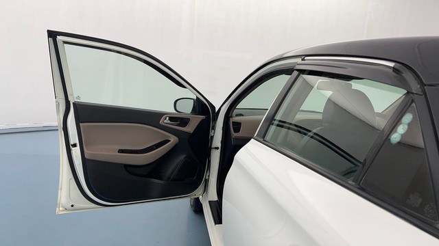 Second-hand 2019 Hyundai i20 Sportz Plus for sale in Kanpur-37