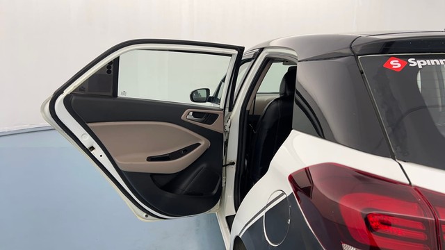 Second-hand 2019 Hyundai i20 Sportz Plus for sale in Kanpur-32