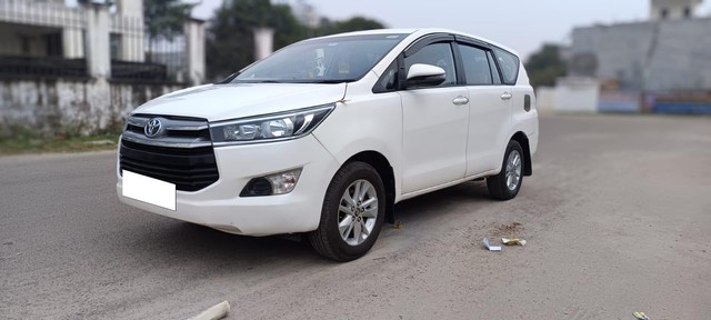 Second-hand 2018 Toyota Innova Crysta 2.4 G MT 8S BSIV for sale in Noida-4