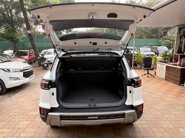 Second-hand 2025 Hyundai Creta SX Premium iVT for sale in Thane-14