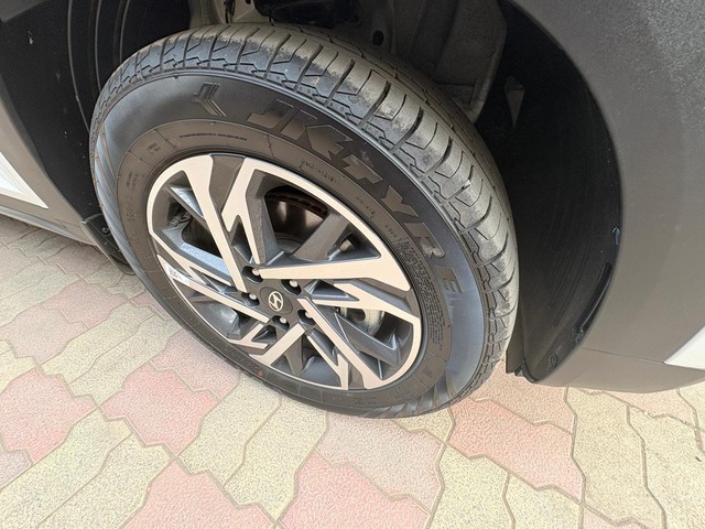 Second-hand 2025 Hyundai Creta SX Premium iVT for sale in Thane-4