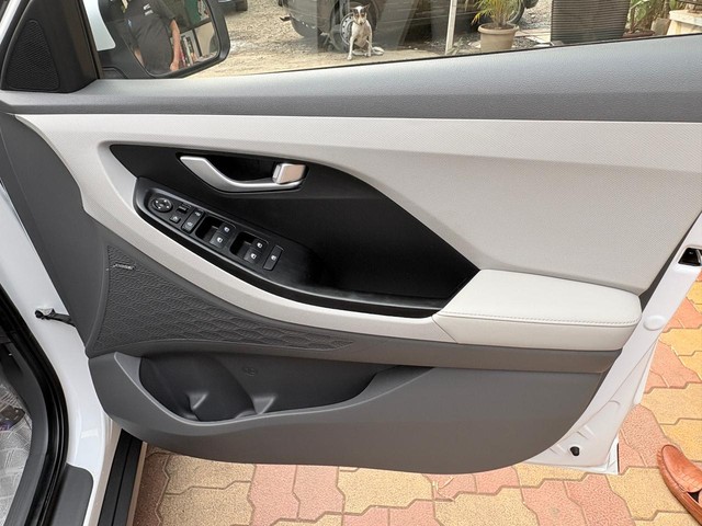 Second-hand 2025 Hyundai Creta SX Premium iVT for sale in Thane-18