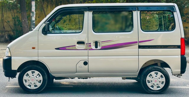 Second-hand 2024 Maruti Eeco 5 Seater AC CNG for sale in New Delhi-2