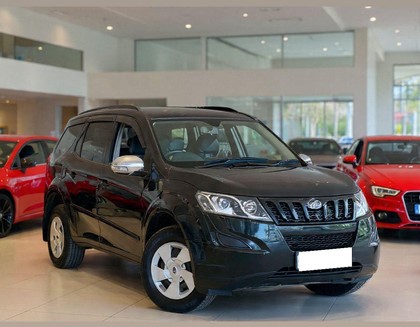 Second-hand 2016 Mahindra XUV500 W4 for sale in New Delhi