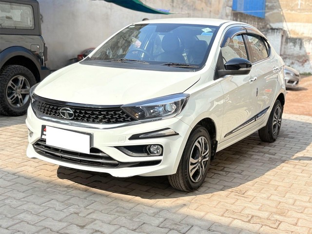 Second-hand 2023 Tata Tigor XZ Plus CNG for sale in Agra-3