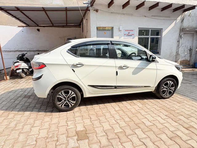 Second-hand 2023 Tata Tigor XZ Plus CNG for sale in Agra-8