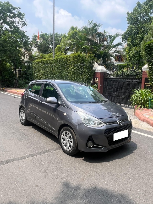 Second-hand 2017 Hyundai Grand i10 Magna for sale in New Delhi-5