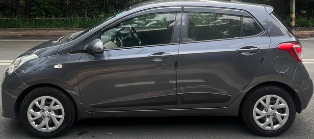 Second-hand 2017 Hyundai Grand i10 Magna for sale in New Delhi-3