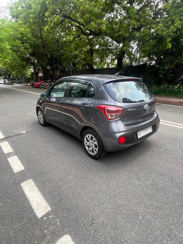 Second-hand 2017 Hyundai Grand i10 Magna for sale in New Delhi-4