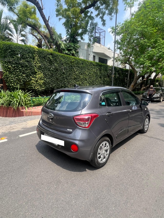 Second-hand 2017 Hyundai Grand i10 Magna for sale in New Delhi-6