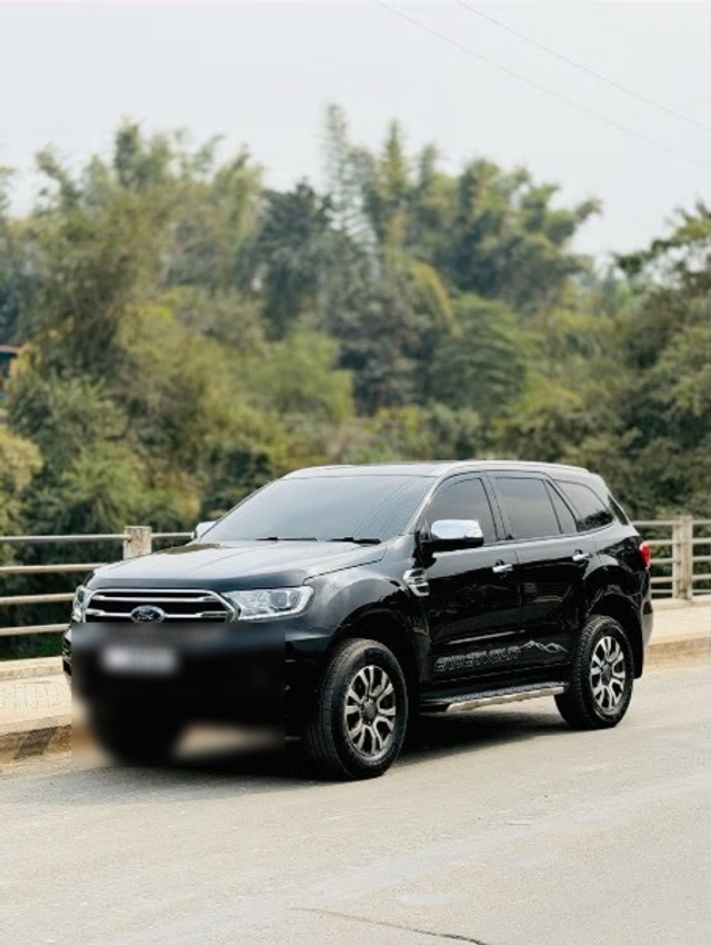 Second-hand 2020 Ford Endeavour Titanium 4X2 for sale in Nashik-4