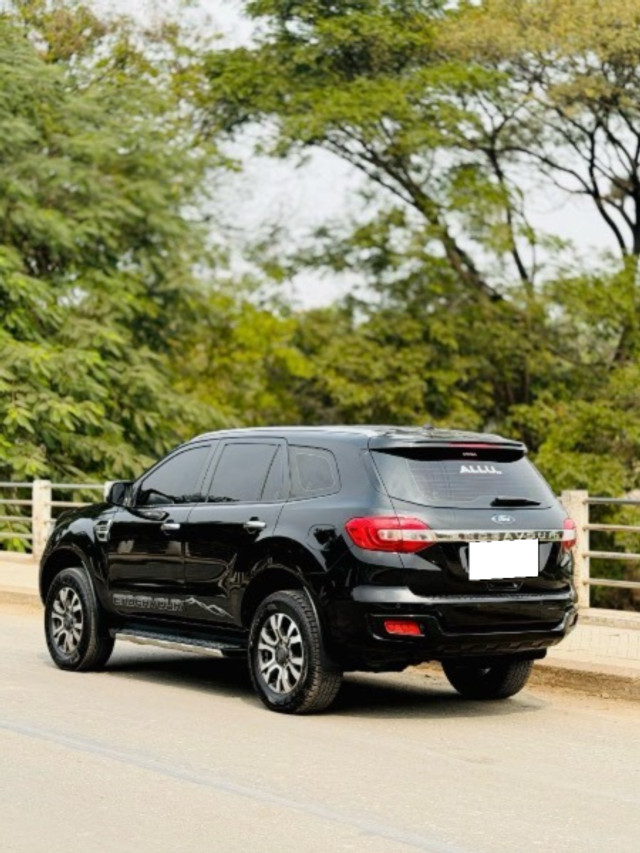 Second-hand 2020 Ford Endeavour Titanium 4X2 for sale in Nashik-3