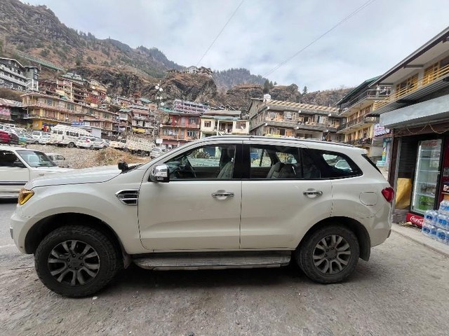 Second-hand 2021 Ford Endeavour Titanium Plus 4X2 AT for sale in Kanpur-3