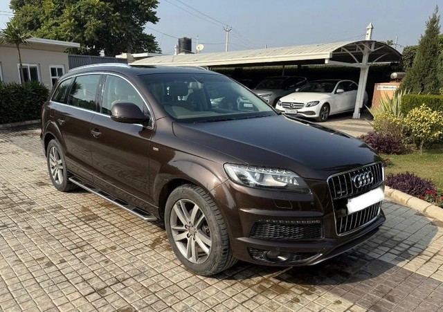 Second-hand 2015 Audi Q7 35 TDI Quattro Premium for sale in Ludhiana-6