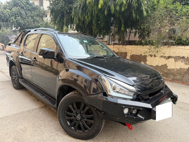 Second-hand 2022 Isuzu V-Cross 4x4 Z Prestige AT BSVI for sale in New Delhi-16